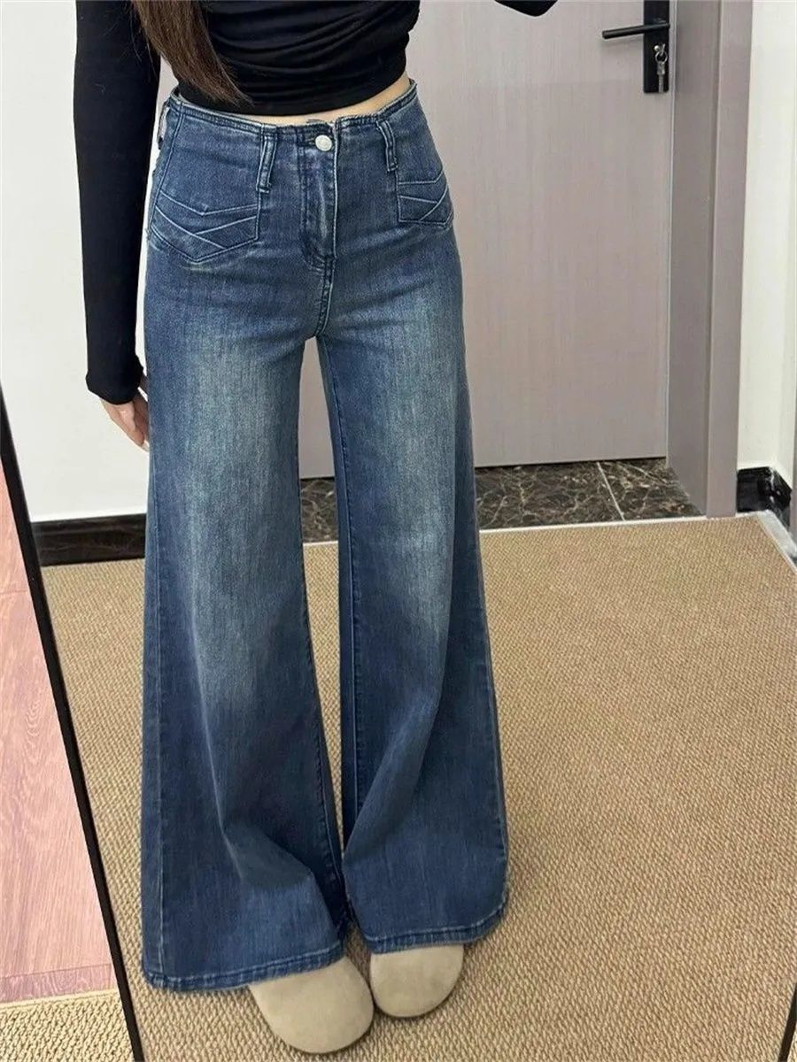 Retro Women's Slightly Flared Jeans That Aren't Tight On The Legs