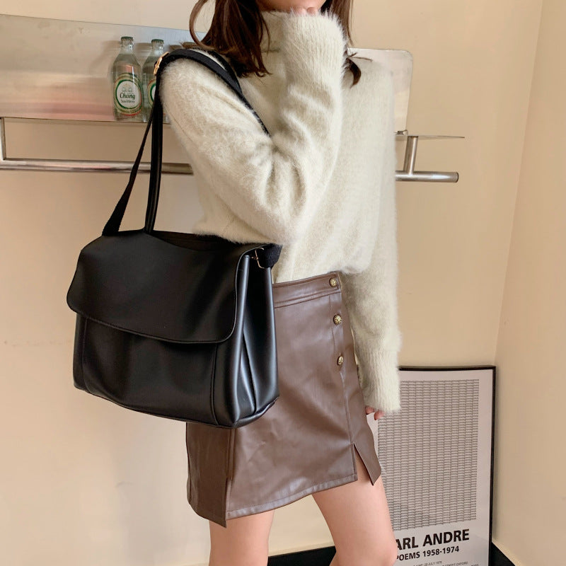 Versatile Retro Flap Armpit Bag