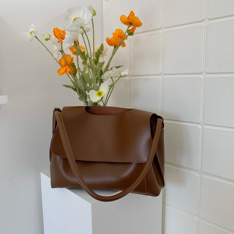 Versatile Retro Flap Armpit Bag