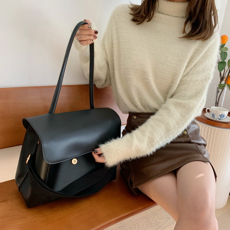 Versatile Retro Flap Armpit Bag