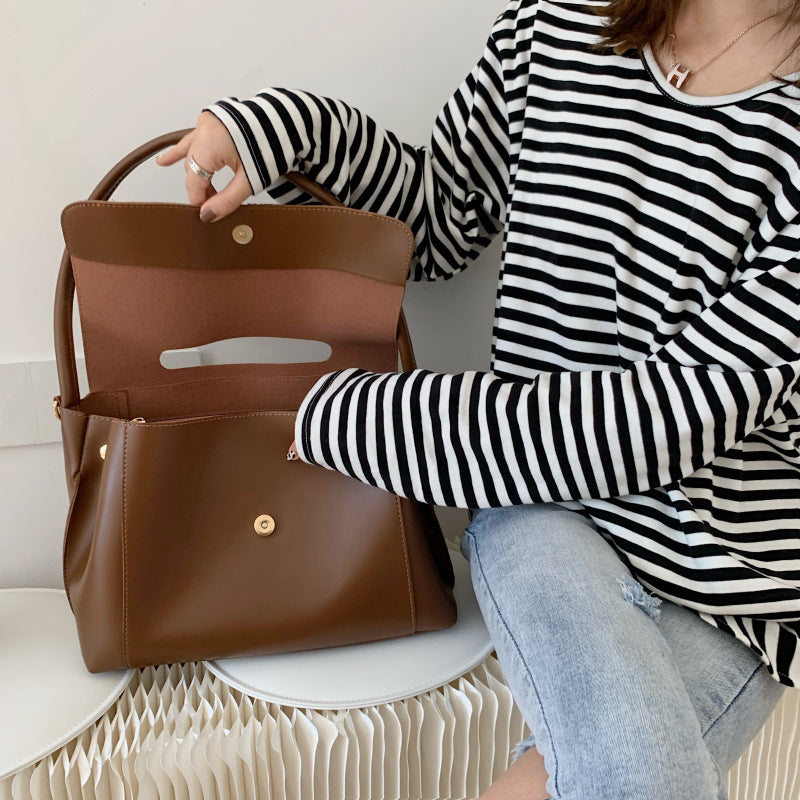 Versatile Retro Flap Armpit Bag